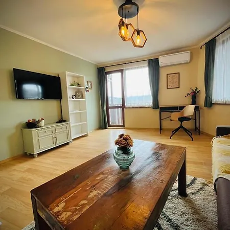The Guest House-amazing View, Location, Entire House וליקו טורנובו