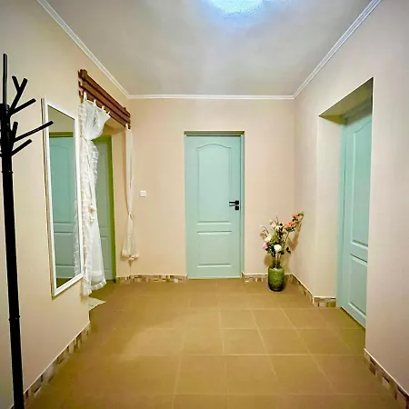 The Guest House-amazing View, Location, Entire House