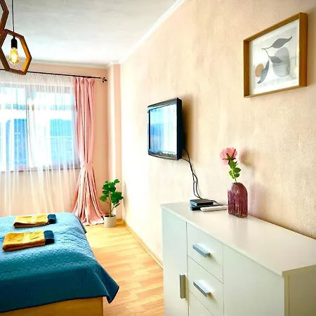 The Guest House-amazing View, Location, Entire House *