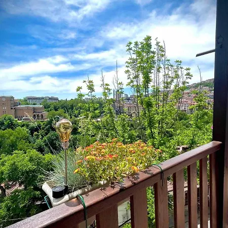 The Guest House-amazing View, Location, Entire House דירה *