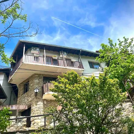 The Guest House-amazing View, Location, Entire House Apartamento *