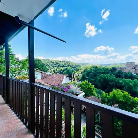דירה The Guest House-amazing View, Location, Entire House *