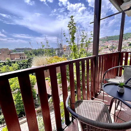 The Guest House-amazing View, Location, Entire House Appartamento